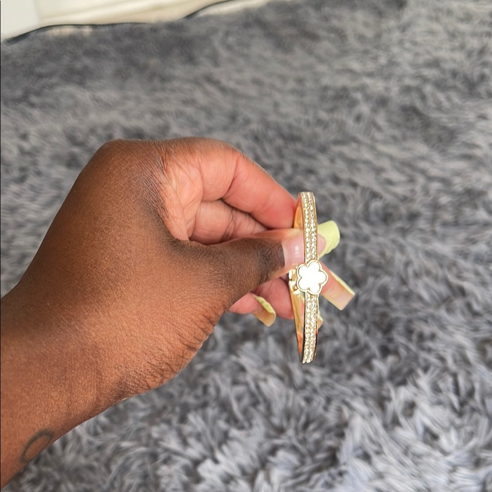 Fashion Nova Gold Bracelet with White Flower Charm
